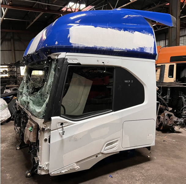 Iveco 2022 - Vrata i delovi: slika 1 Iveco 2022 - Vrata i delovi: slika 1