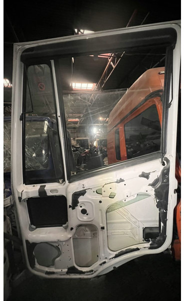 Iveco Stralis - Vrata i delovi: slika 2 Iveco Stralis - Vrata i delovi: slika 2