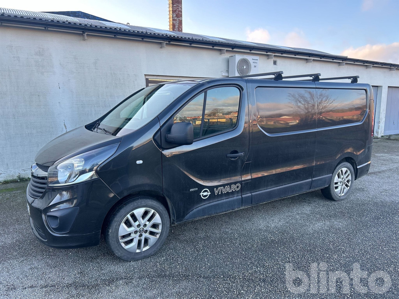 OPEL Vivaro - 9.900mil - Leasbar - Dostavno vozilo: slika 1 OPEL Vivaro - 9.900mil - Leasbar - Dostavno vozilo: slika 1