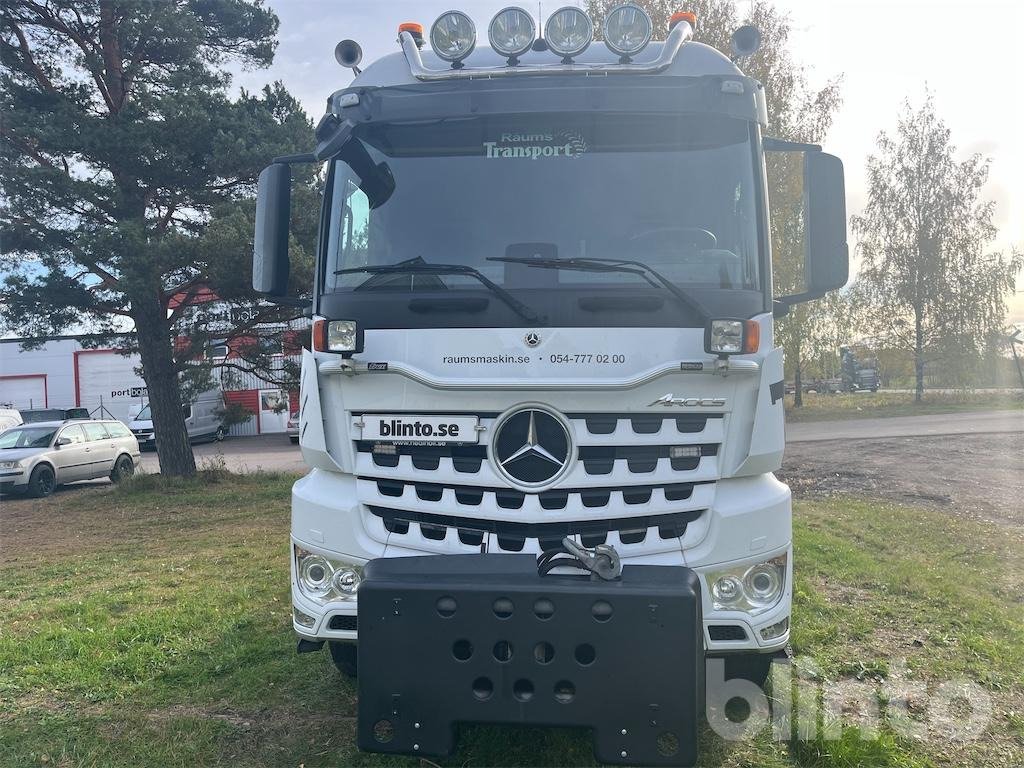 MERCEDES-BENZ Arocs 3251 8x4 - Kamion sa hidrauličnom kukom: slika 4 MERCEDES-BENZ Arocs 3251 8x4 - Kamion sa hidrauličnom kukom: slika 4