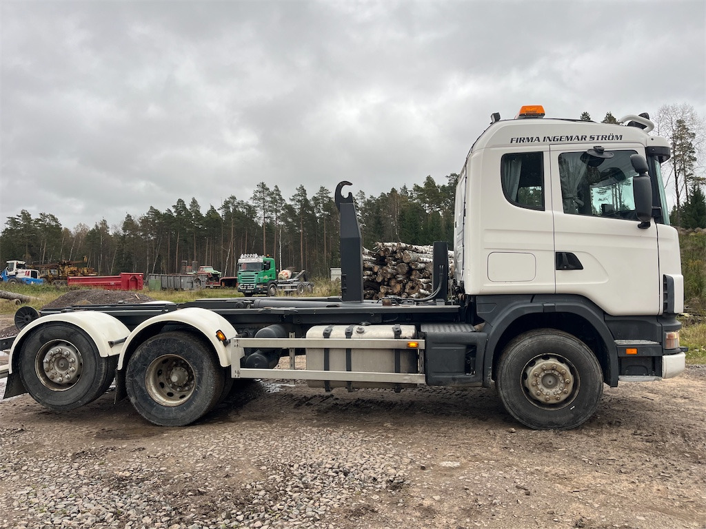 SCANIA R114GB6X2*4NB380 - Kamion sa hidrauličnom kukom: slika 4 SCANIA R114GB6X2*4NB380 - Kamion sa hidrauličnom kukom: slika 4