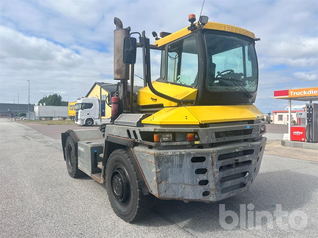 Terberg RT382 - Terminalni traktor: slika 4 Terberg RT382 - Terminalni traktor: slika 4