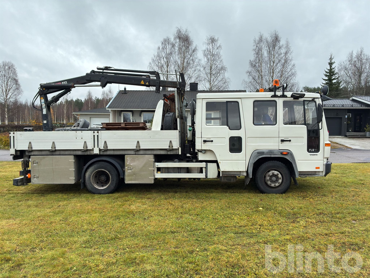 VOLVO FL611 4X2 - Kamion sa tovarnim sandukom, Kamion sa dizalicom: slika 4 VOLVO FL611 4X2 - Kamion sa tovarnim sandukom, Kamion sa dizalicom: slika 4