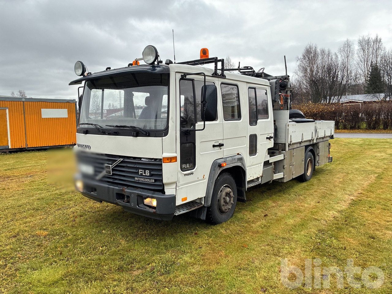 VOLVO FL611 4X2 - Kamion sa tovarnim sandukom, Kamion sa dizalicom: slika 1 VOLVO FL611 4X2 - Kamion sa tovarnim sandukom, Kamion sa dizalicom: slika 1