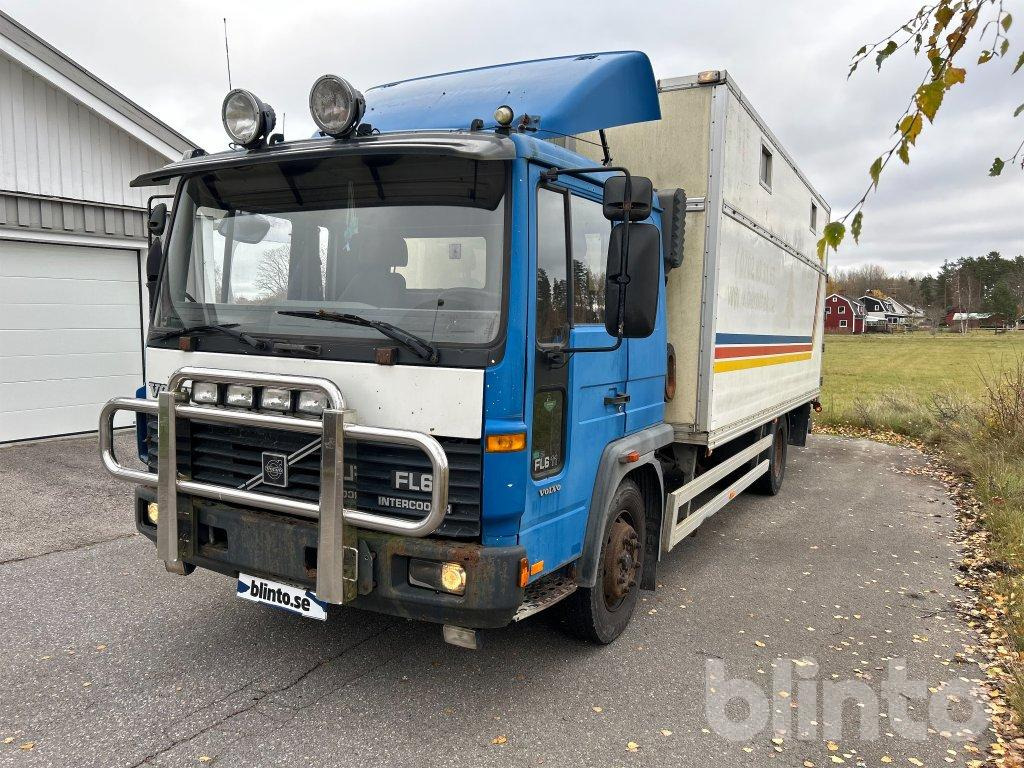 VOLVO FL611 - Kamion za prevoz stoke: slika 1 VOLVO FL611 - Kamion za prevoz stoke: slika 1