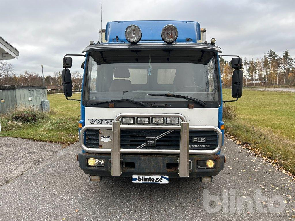 VOLVO FL611 - Kamion za prevoz stoke: slika 2 VOLVO FL611 - Kamion za prevoz stoke: slika 2