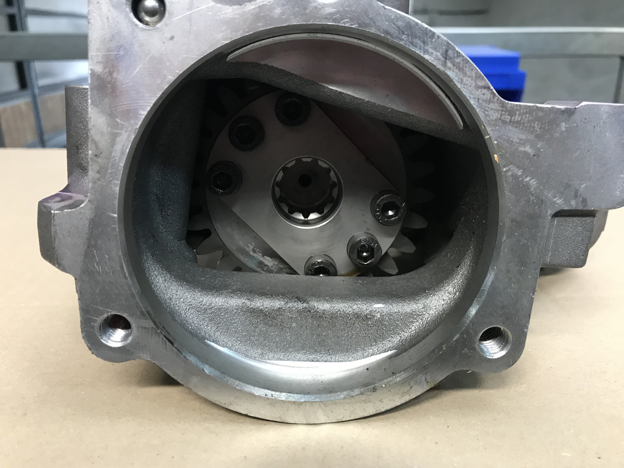 CARCASSA RIDUTTORE ASSEMBLAGGIO POMPA CARBURANTE ALTA PRESSIONE MAN 51385075020 - Pumpa za gorivo za Kamion: slika 4 CARCASSA RIDUTTORE ASSEMBLAGGIO POMPA CARBURANTE ALTA PRESSIONE MAN 51385075020 - Pumpa za gorivo za Kamion: slika 4