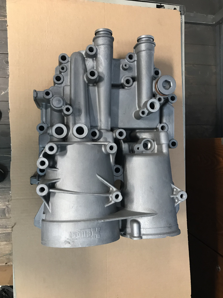 MODULO RAFFREDDAMENTO OLIO MOTORI MAN D2066 / D2676 - Motor i delovi za Kamion: slika 1 MODULO RAFFREDDAMENTO OLIO MOTORI MAN D2066 / D2676 - Motor i delovi za Kamion: slika 1
