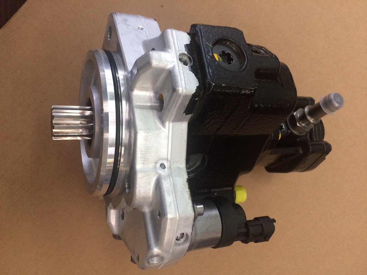 POMPA CARBURANTE ALTA PRESSIONE CP3.4+ / MOTORI MAN D2066 - D2676 - Pumpa za gorivo za Kamion: slika 2 POMPA CARBURANTE ALTA PRESSIONE CP3.4+ / MOTORI MAN D2066 - D2676 - Pumpa za gorivo za Kamion: slika 2