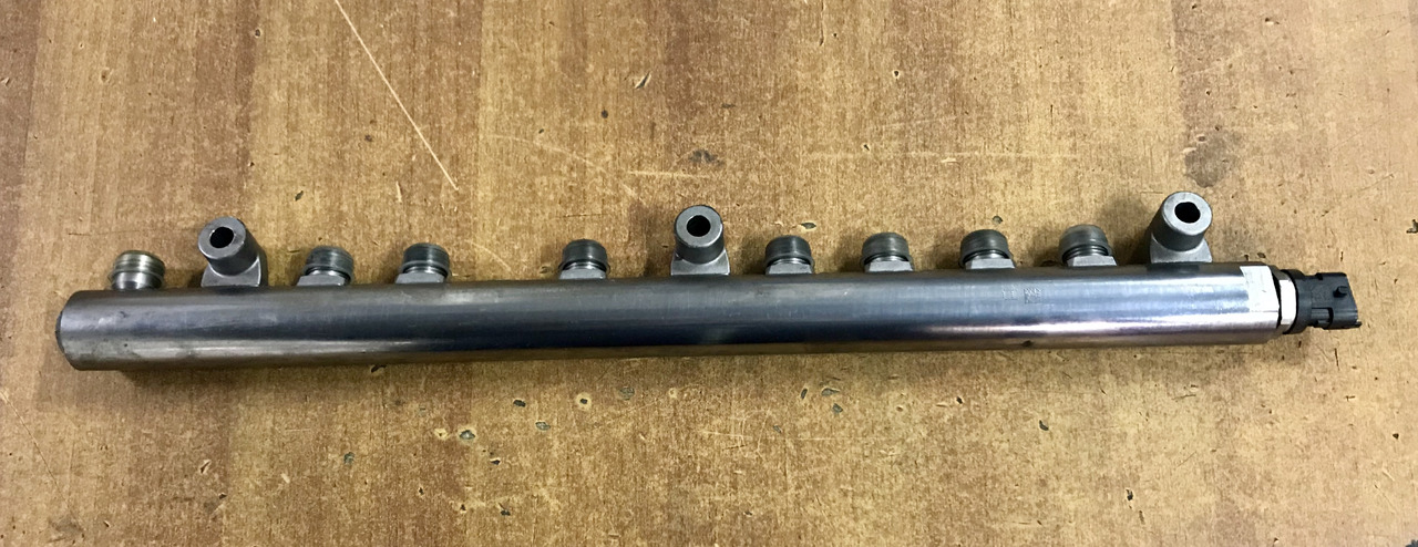 TUBO PRESSIONE RAIL PER MOTORI MAN D2066 - D2676 - Obrada goriva/ Dostava goriva za Kamion: slika 1 TUBO PRESSIONE RAIL PER MOTORI MAN D2066 - D2676 - Obrada goriva/ Dostava goriva za Kamion: slika 1