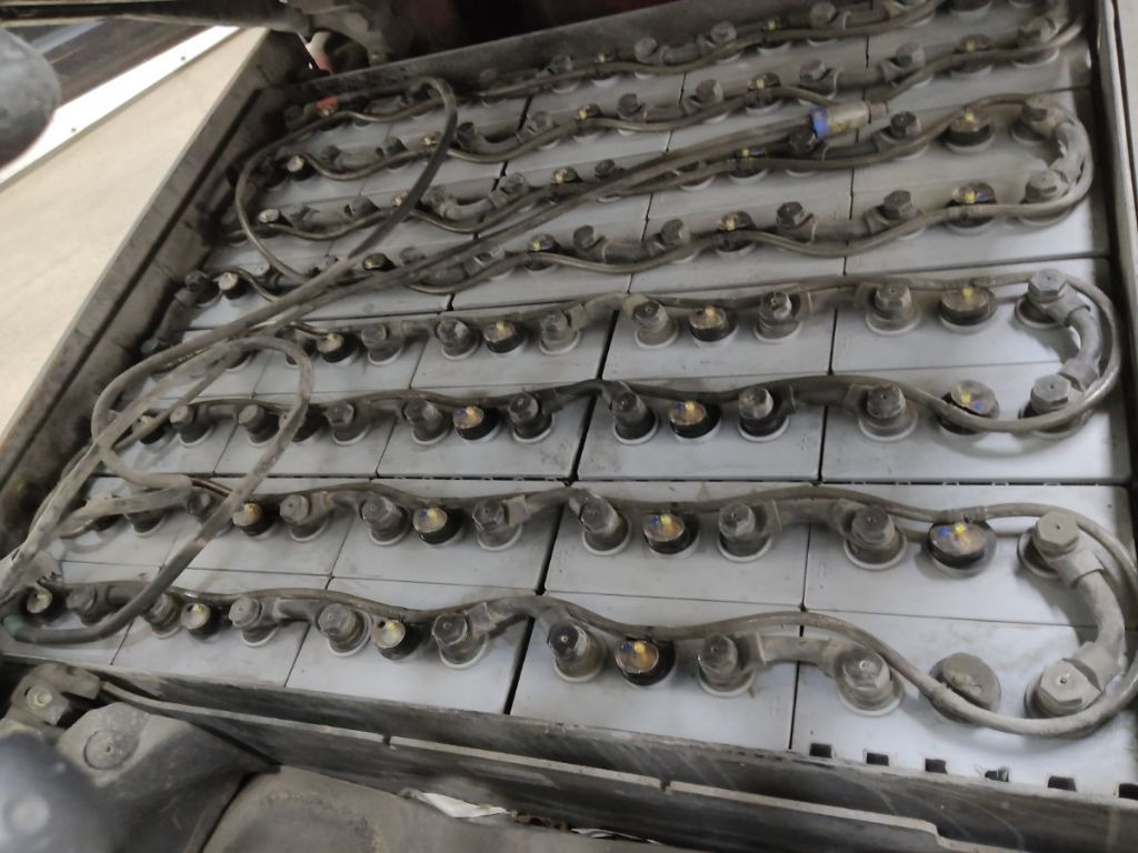 Linde E25L-01 - Električni viljuškar: slika 4 Linde E25L-01 - Električni viljuškar: slika 4