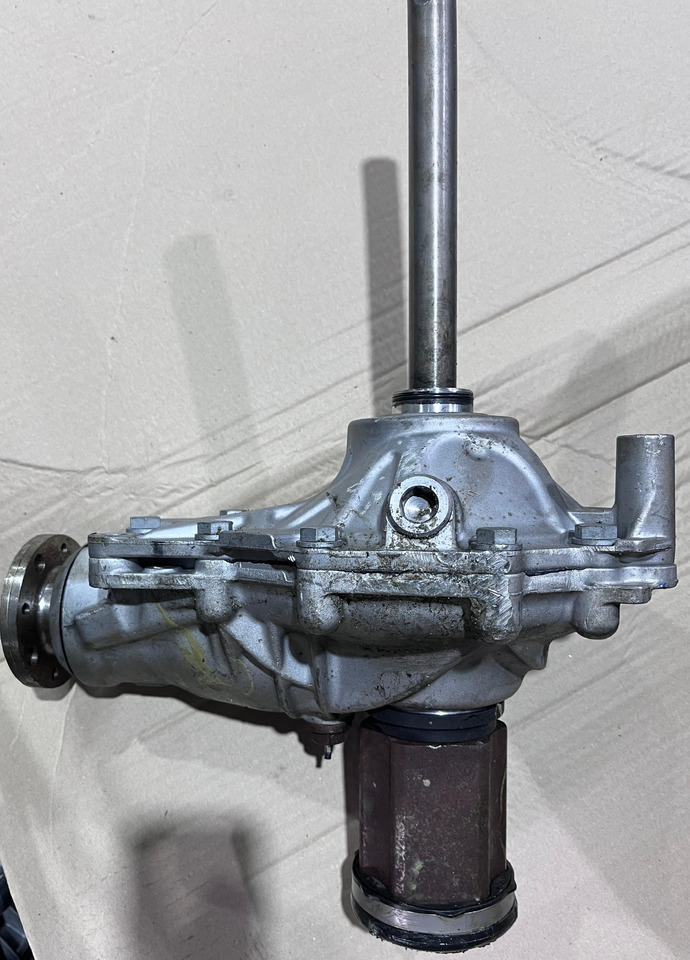 BMW 7558153 FRONT DIFFERENTIAL - Menjač i delovi za Druga mašina: slika 4 BMW 7558153 FRONT DIFFERENTIAL - Menjač i delovi za Druga mašina: slika 4