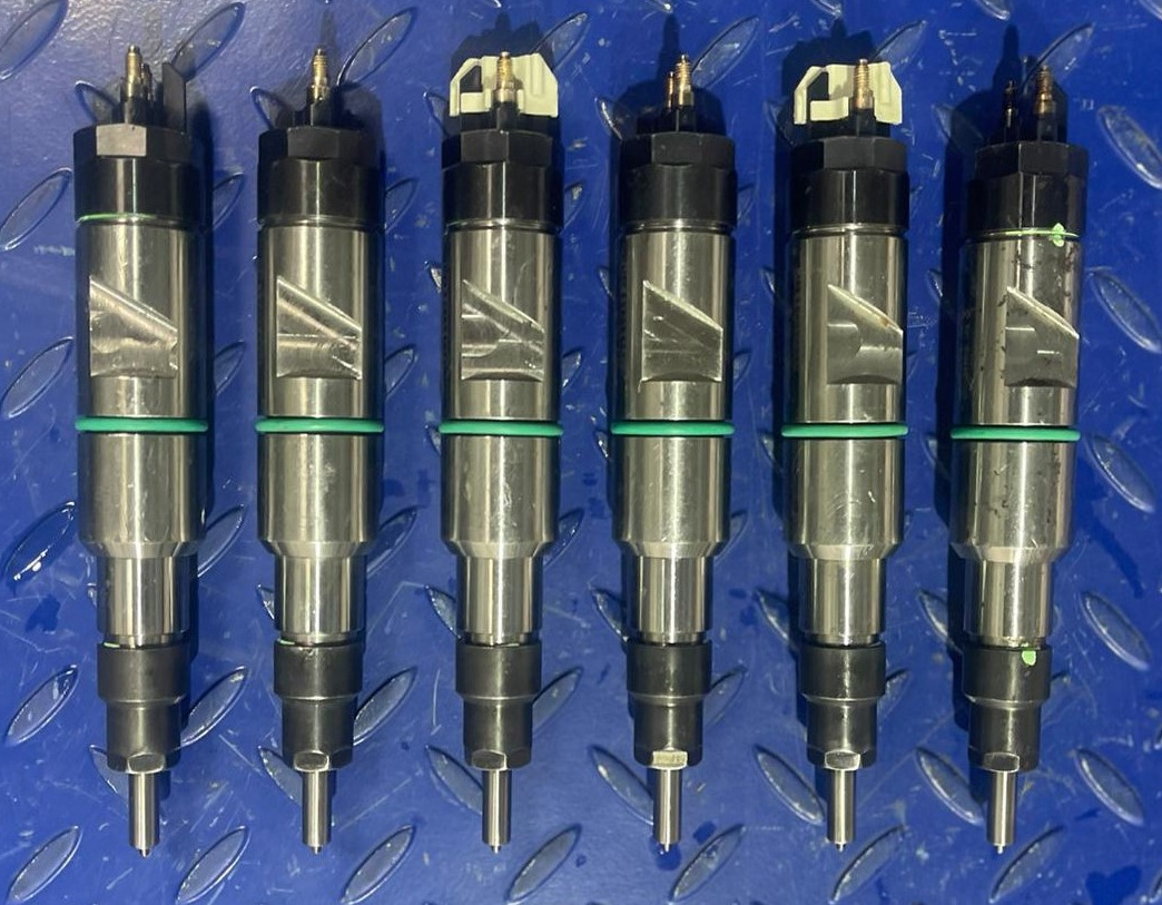 LIEBHERR Injector 600D1 10138687 - Ubrizgač za Građevinska mašina: slika 1 LIEBHERR Injector 600D1 10138687 - Ubrizgač za Građevinska mašina: slika 1