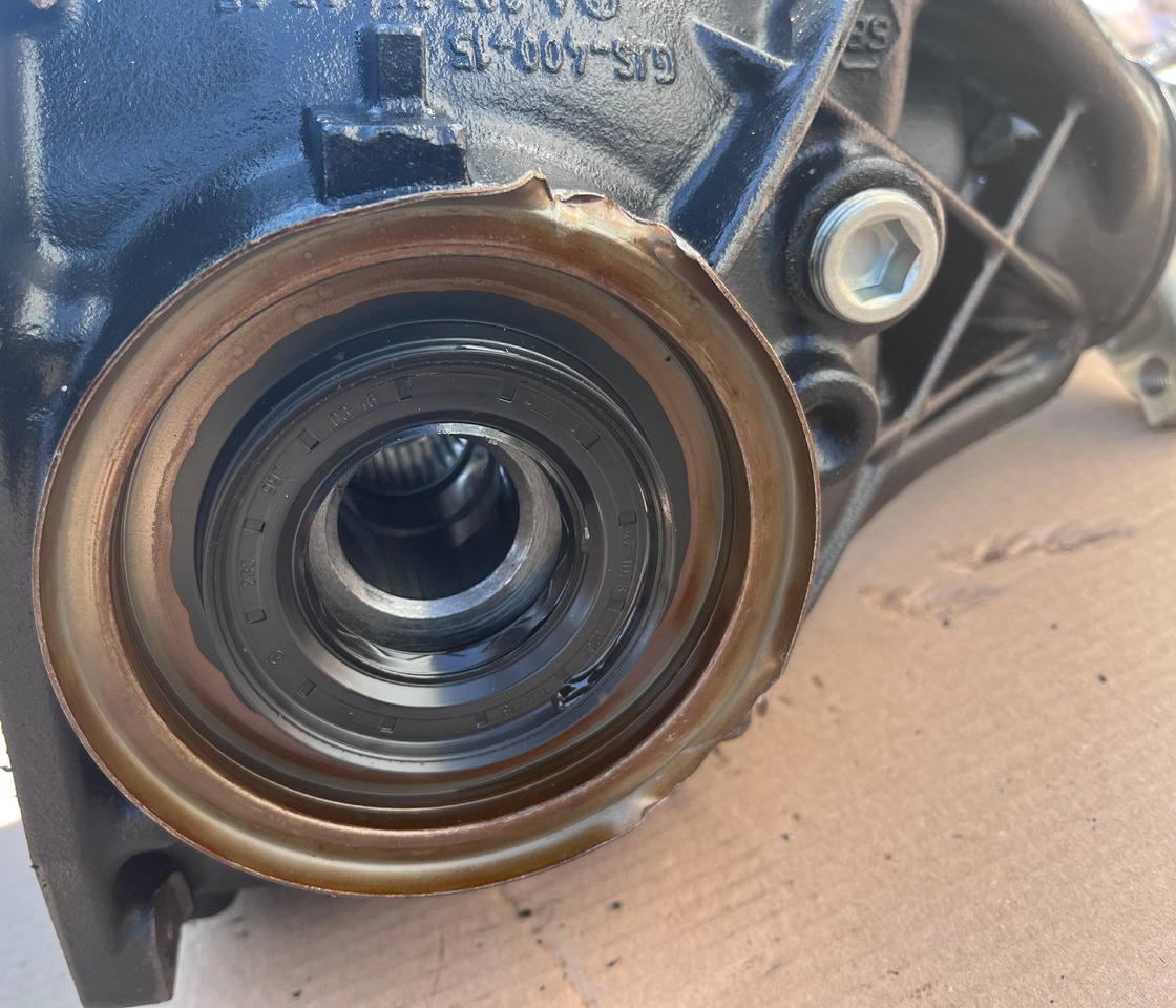 MERCEDES-BENZ E-Class Rear Differential W213 A2133503808 - Diferencijalna brzina: slika 4 MERCEDES-BENZ E-Class Rear Differential W213 A2133503808 - Diferencijalna brzina: slika 4