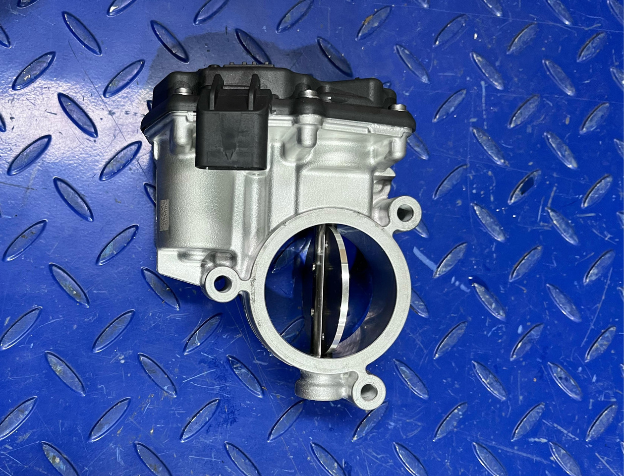 Mercedes Benz OM654 Throttle Valve A6540900070 - Ventil: slika 1 Mercedes Benz OM654 Throttle Valve A6540900070 - Ventil: slika 1