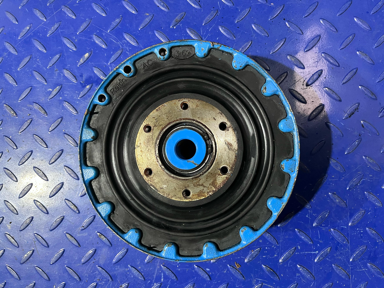 Mercedes Benz Vibration Dumper A4712370138 - Univerzalni deo: slika 2 Mercedes Benz Vibration Dumper A4712370138 - Univerzalni deo: slika 2