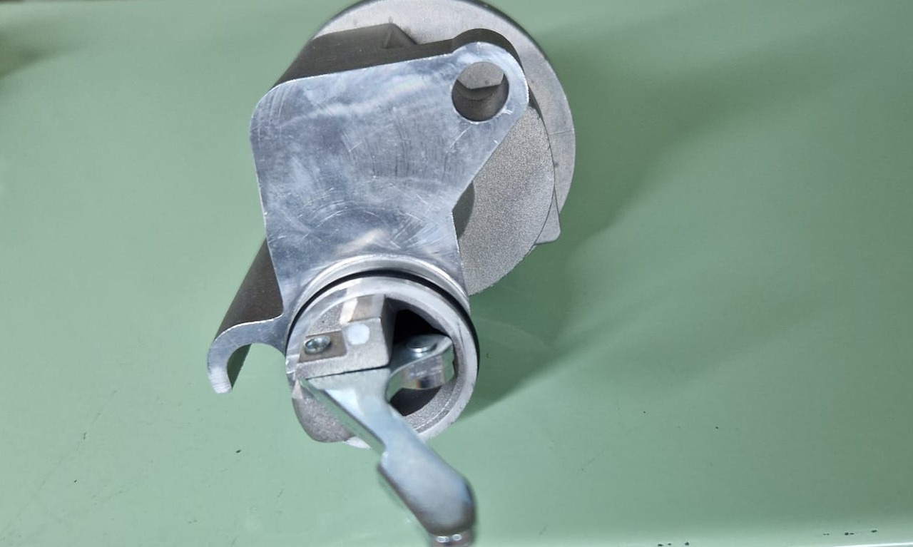 DEUTZ Bobina de oprire 12 V Deutz 4513018 - Rezervni deo za Građevinska mašina: slika 1 DEUTZ Bobina de oprire 12 V Deutz 4513018 - Rezervni deo za Građevinska mašina: slika 1