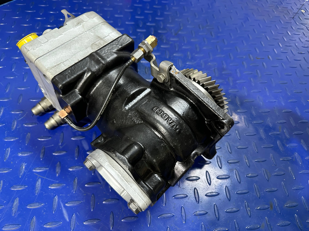 Mercedes Atego 3 Euro 6 Wabco Air Compressor A0011307615 - Rezervni deo za Kamion: slika 2 Mercedes Atego 3 Euro 6 Wabco Air Compressor A0011307615 - Rezervni deo za Kamion: slika 2