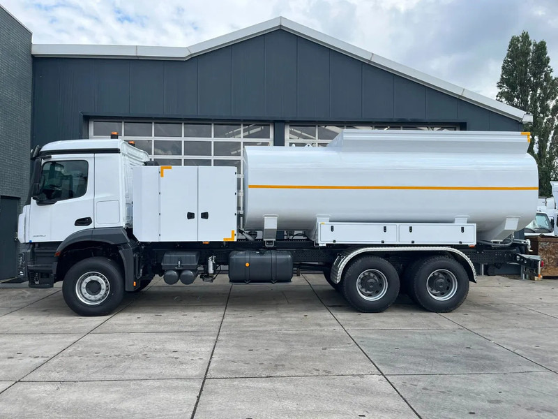 Mercedes-Benz Arocs 3340 6x4 Water Tank Truck - Kamion cisterna: slika 2 Mercedes-Benz Arocs 3340 6x4 Water Tank Truck - Kamion cisterna: slika 2