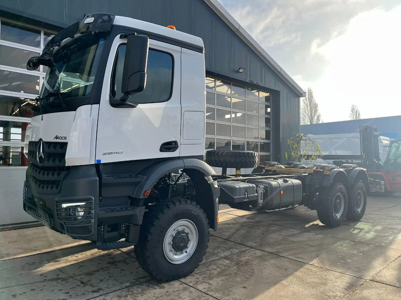 Mercedes-Benz Arocs 3340 A 6x6 Chassis cabin - Kamion sa golom šasijom i zatvorenom kabinom: slika 1 Mercedes-Benz Arocs 3340 A 6x6 Chassis cabin - Kamion sa golom šasijom i zatvorenom kabinom: slika 1