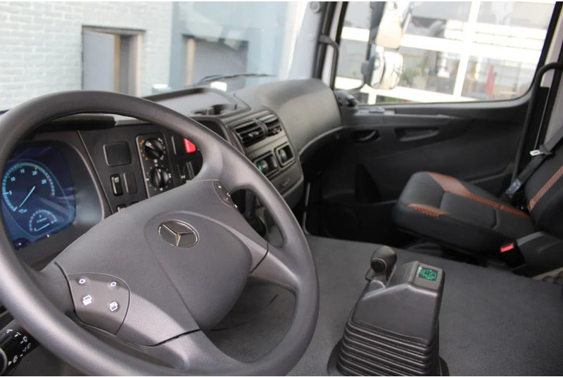 Interior photo 1: Istovarivač novi Mercedes-Benz Axor 3344 K 6x4 Tipper Truck