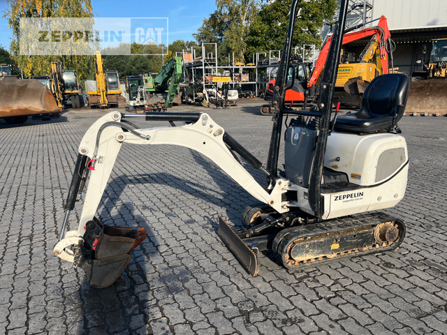 Cat 300.9D - Mini bager: slika 1 Cat 300.9D - Mini bager: slika 1