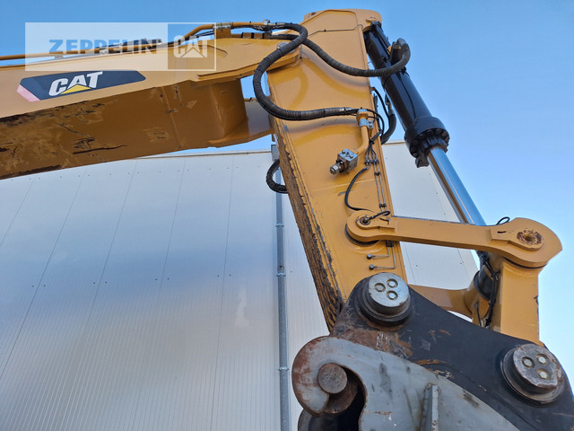 Bager guseničar Cat 390FL: slika 12