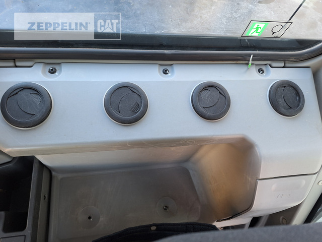 Bager guseničar Cat 390FL: slika 28