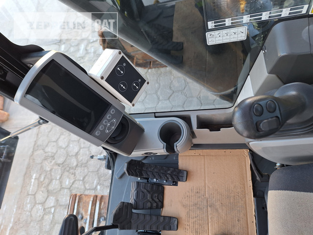 Bager guseničar Cat 390FL: slika 27