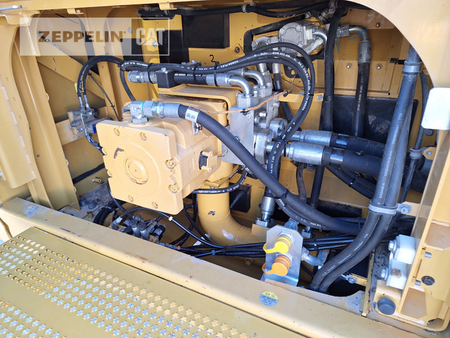 Bager guseničar Cat 390FL: slika 39