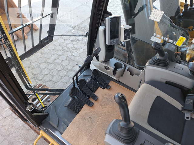 Bager guseničar Cat 390FL: slika 26