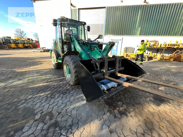 Cat 906M - Utovarivač točkaš: slika 3 Cat 906M - Utovarivač točkaš: slika 3