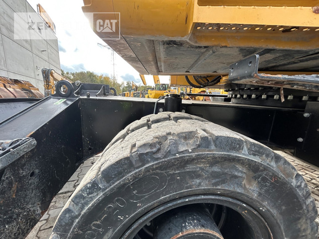 Bager za obradu otpada/ Industrije Cat MH3024-06C: slika 17