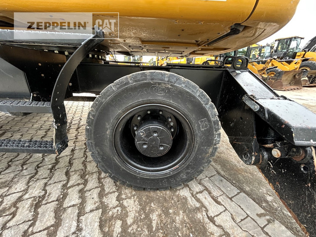 Bager za obradu otpada/ Industrije Cat MH3024-06C: slika 21