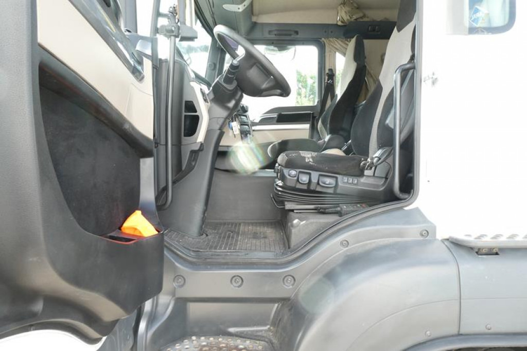 MAN TG-S 26.420 6x2 Abrollkipper - Kamion sa hidrauličnom kukom: slika 4 MAN TG-S 26.420 6x2 Abrollkipper - Kamion sa hidrauličnom kukom: slika 4
