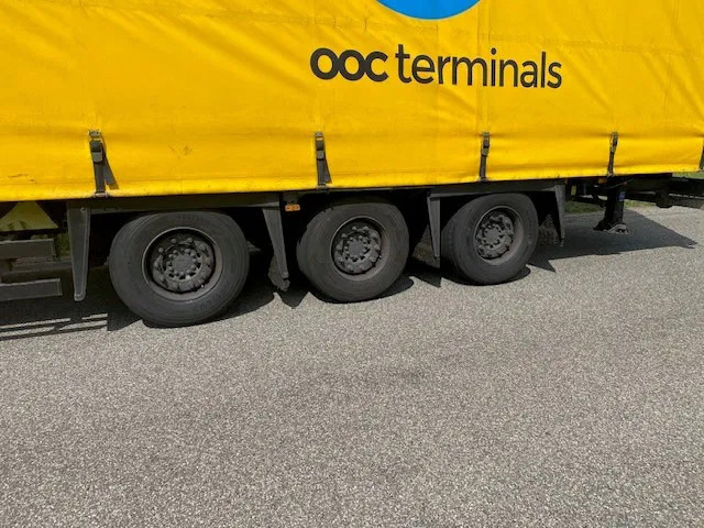 Schmitz Cargobull mega schuifzeil 102 cub , schade, evt met volvo fh 460 mega - Poluprikolica sa zatvorenim sandukom: slika 5 Schmitz Cargobull mega schuifzeil 102 cub , schade, evt met volvo fh 460 mega - Poluprikolica sa zatvorenim sandukom: slika 5