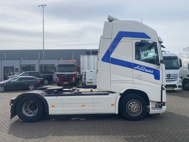 Volvo FH 13.460 XL cabine, euro 6 , full spoilered, smart tacho , new clutch ,beauty..... - Tegljač: slika 3 Volvo FH 13.460 XL cabine, euro 6 , full spoilered, smart tacho , new clutch ,beauty..... - Tegljač: slika 3