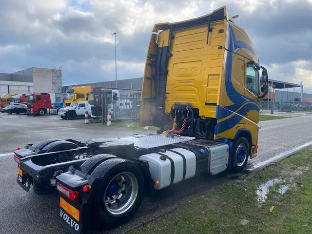 Volvo FH 13.460 trekker, met XL cabine, special paint en incl parc cool, fridge, - Tegljač: slika 4 Volvo FH 13.460 trekker, met XL cabine, special paint en incl parc cool, fridge, - Tegljač: slika 4
