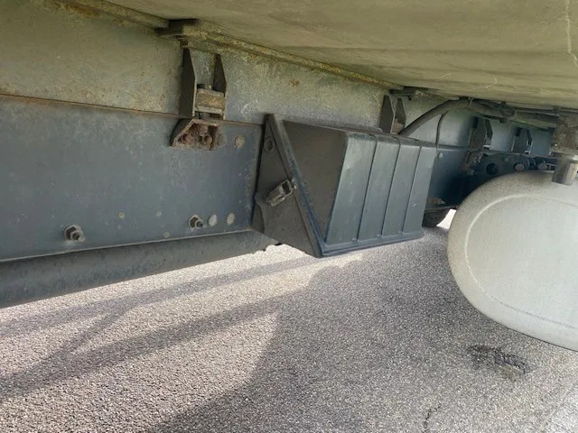 Volvo FM 330 koel vries 2 temperaturen ,CARRIER,met tussenwand, zijdeur en laadklep - Hladnjača: slika 5 Volvo FM 330 koel vries 2 temperaturen ,CARRIER,met tussenwand, zijdeur en laadklep - Hladnjača: slika 5