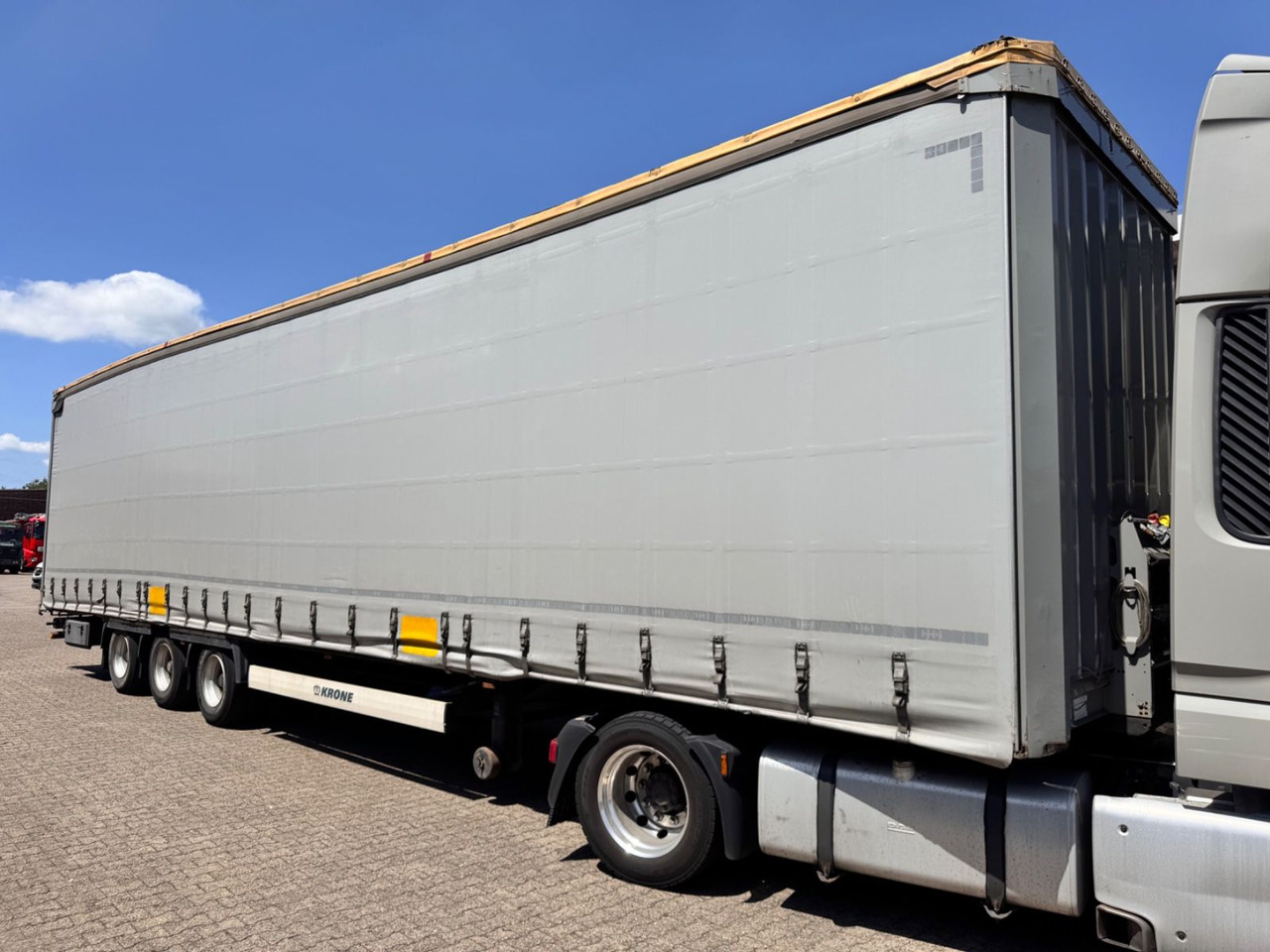 Krone SD Curtainsider MEGA Jumbo XL Zert Getränke etc - Poluprikolica sa ceradom: slika 1 Krone SD Curtainsider MEGA Jumbo XL Zert Getränke etc - Poluprikolica sa ceradom: slika 1