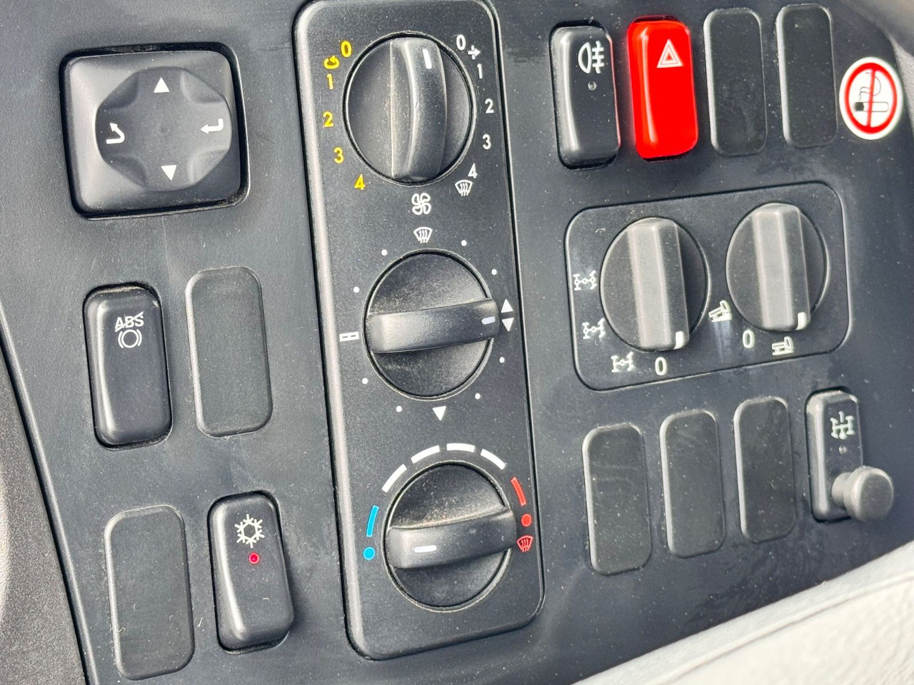 Dostavno vozilo sa otvorenom sandukom Mercedes-Benz 1018 Atego 4x4 Allrad Camper: slika 14 Dostavno vozilo sa otvorenom sandukom Mercedes-Benz 1018 Atego 4x4 Allrad Camper: slika 14