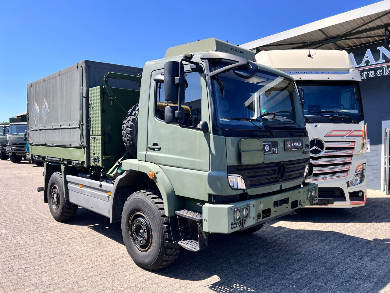Mercedes-Benz 1018 Atego 4x4 Allrad Miltär Camper Expedition - Kamion za prevoz kontejnera/ Kamion sa promenjivim sandukom: slika 2 Mercedes-Benz 1018 Atego 4x4 Allrad Miltär Camper Expedition - Kamion za prevoz kontejnera/ Kamion sa promenjivim sandukom: slika 2