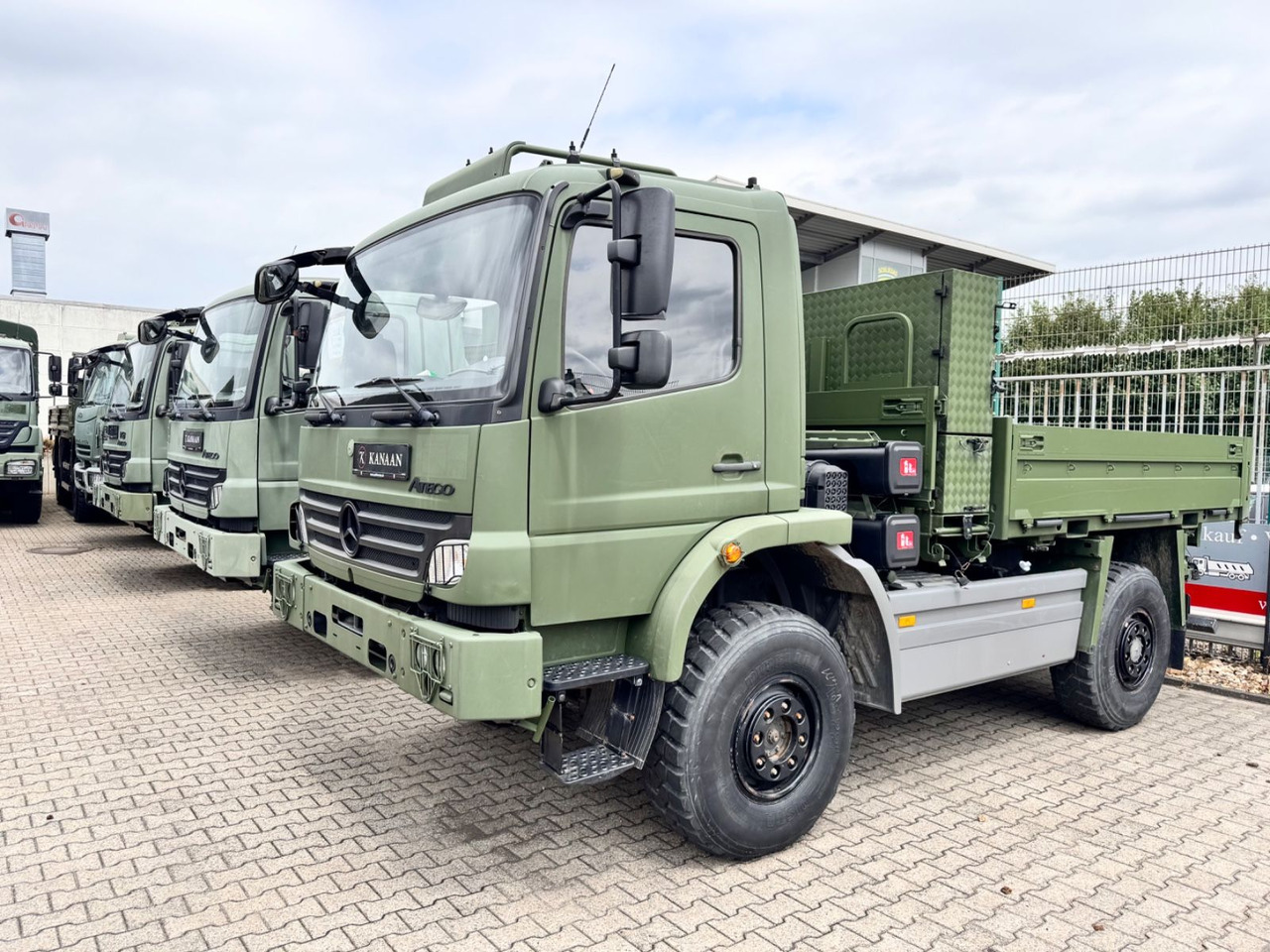 Mercedes-Benz 1018 Atego 4x4 Allrad Miltär Camper - Dostavno vozilo sa otvorenom sandukom: slika 1 Mercedes-Benz 1018 Atego 4x4 Allrad Miltär Camper - Dostavno vozilo sa otvorenom sandukom: slika 1