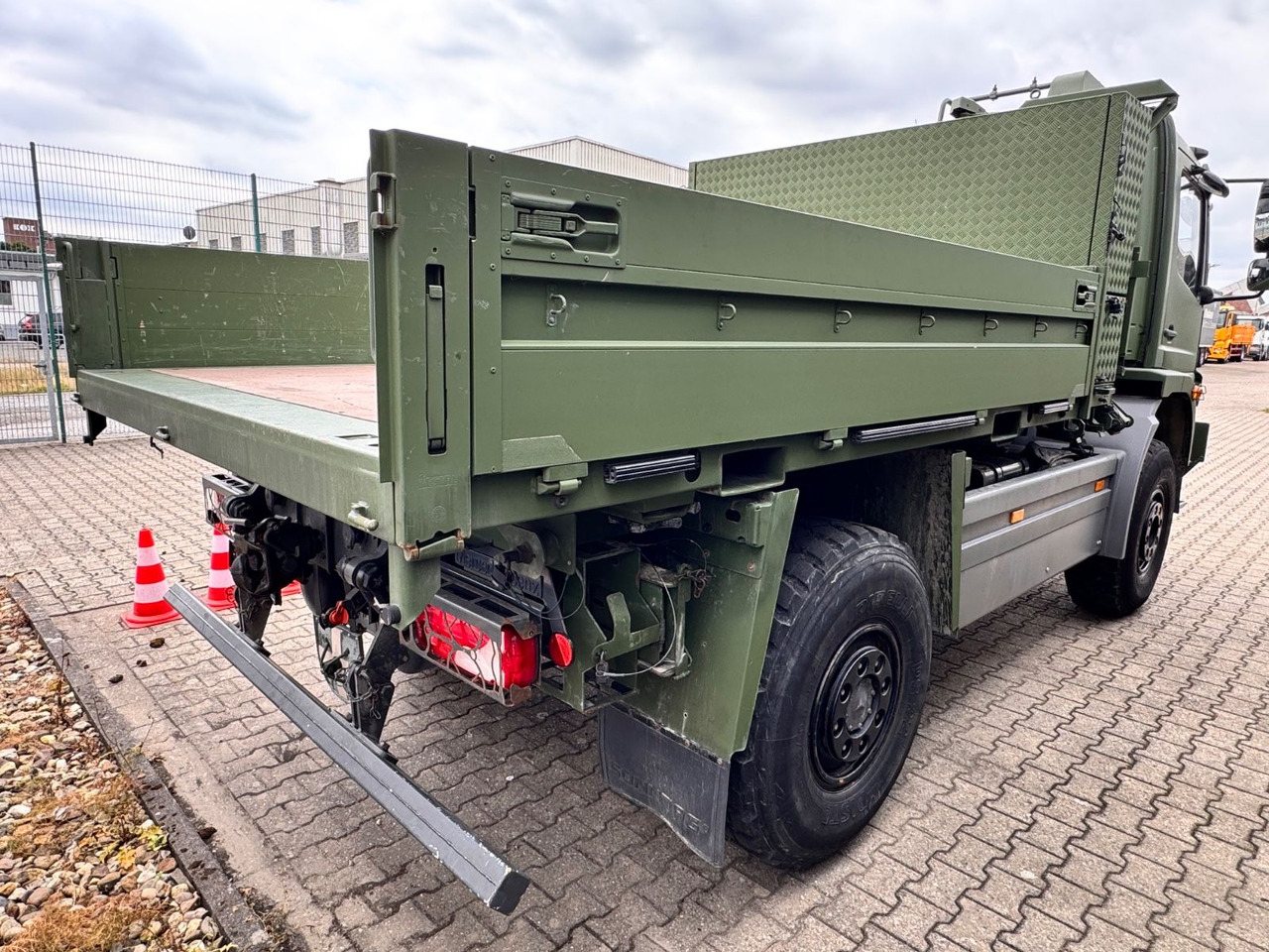 Mercedes-Benz 1018 Atego 4x4 Allrad Miltär Camper - Dostavno vozilo sa otvorenom sandukom: slika 4 Mercedes-Benz 1018 Atego 4x4 Allrad Miltär Camper - Dostavno vozilo sa otvorenom sandukom: slika 4