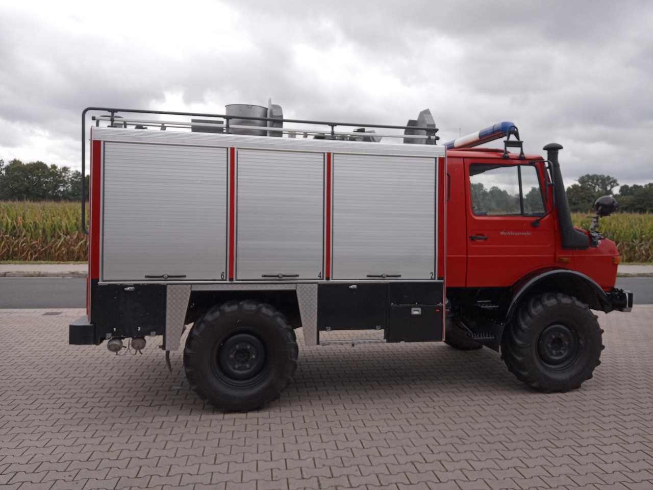 Mercedes Benz Unimog U1300L Unimog Firetruck - Vatrogasni kamion: slika 4 Mercedes Benz Unimog U1300L Unimog Firetruck - Vatrogasni kamion: slika 4