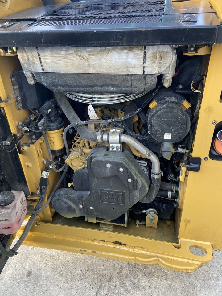 CAT 226 D3 (5867) - Mini utovarivač: slika 5 CAT 226 D3 (5867) - Mini utovarivač: slika 5