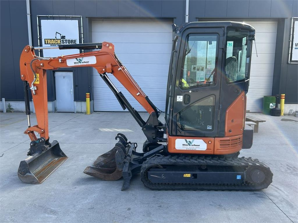 Hitachi ZX26U-6 (9989) - Mini bager: slika 1 Hitachi ZX26U-6 (9989) - Mini bager: slika 1