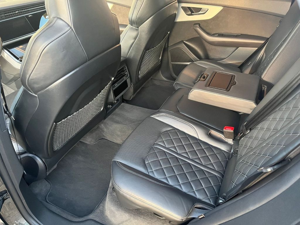 Audi Q8 50 TDI quattro tiptronic 22 Zoll*3xSline*Pano Audi Q8 50 TDI quattro tiptronic 22 Zoll*3xSline*Pano - SUVSUV: slika 4 Audi Q8 50 TDI quattro tiptronic 22 Zoll*3xSline*Pano Audi Q8 50 TDI quattro tiptronic 22 Zoll*3xSline*Pano - SUVSUV: slika 4