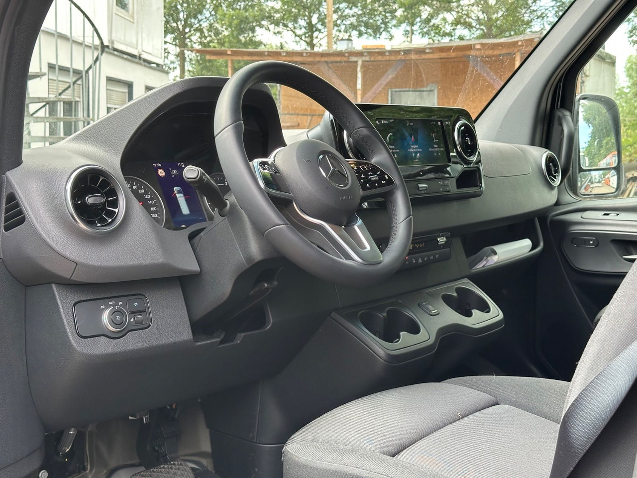 Mercedes-Benz Sprinter 519 CDi 4x4 H+L 360° Cam.*Navi*253.4 Km - Minibus, Putnički kombi: slika 4 Mercedes-Benz Sprinter 519 CDi 4x4 H+L 360° Cam.*Navi*253.4 Km - Minibus, Putnički kombi: slika 4