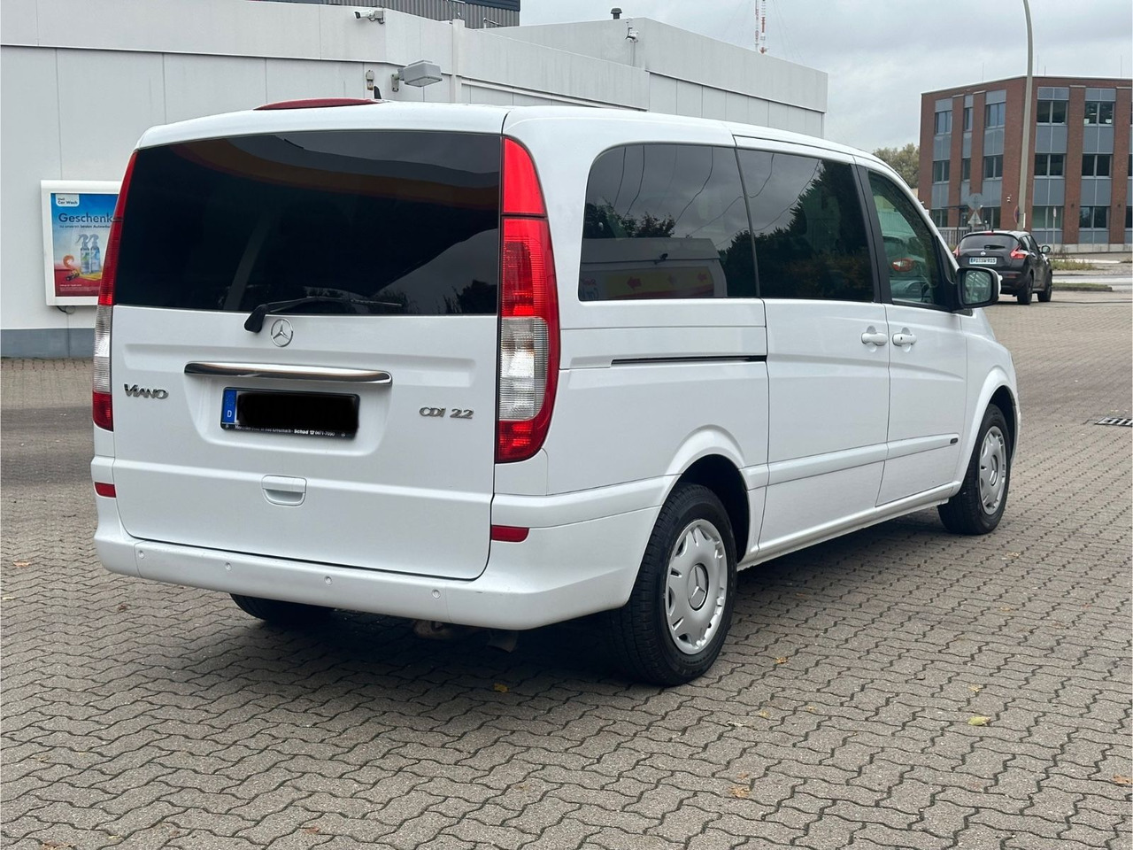 Mercedes-Benz Viano 2.2 CDI AMBIENTE extralang (Autom*133 tKm) - Putnički kombi: slika 2 Mercedes-Benz Viano 2.2 CDI AMBIENTE extralang (Autom*133 tKm) - Putnički kombi: slika 2